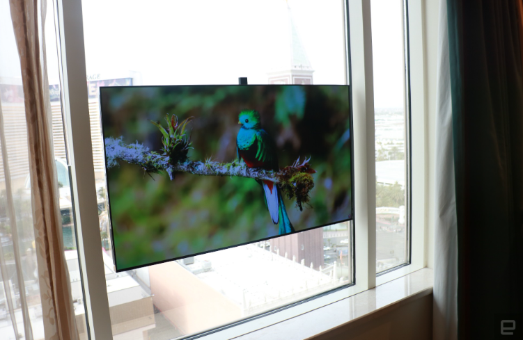 世界首款“真无线”电视 Displace TV 发布:可吸在玻璃 / 墙上,采用电池供电,没有遥控器
