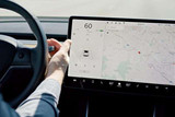 特斯拉展示Autopilot<font color='red'>自动识别</font>交通信号灯功能