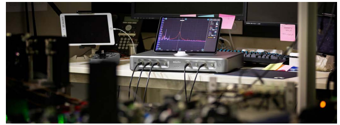 利用 ADC EV10AQ190 的交叉点开关特性和顶尖的低频噪声性能实现软件定义仪器 Moku:Pro
