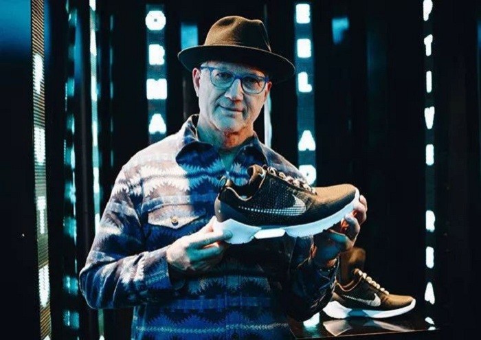 自動綁帶球鞋問世：NIKE讓電影道具成為現實