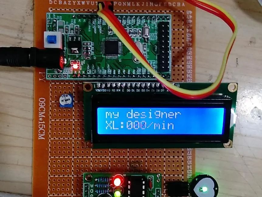 基於stm32單片機和51單片機的人體健康監測儀設計方案